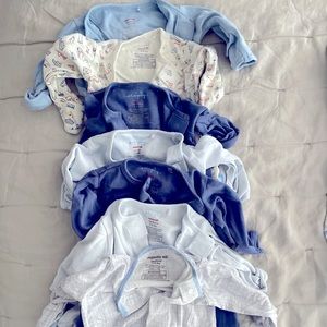 7 newborn magnetic me footed onesies - like new !